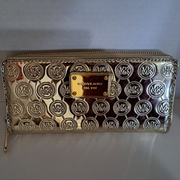 NWOT Michael kors Clutch / Wallet - Picture 1 of 7